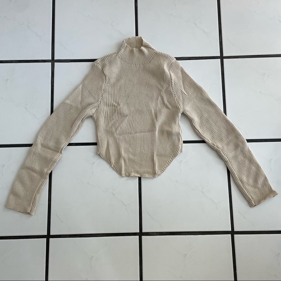 PLT nude crop top - Picture 2 of 3